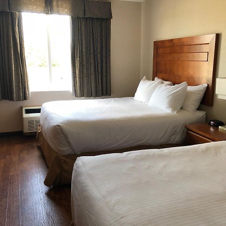 St. Albert Inn & Suites Saint Albert Bagian luar foto