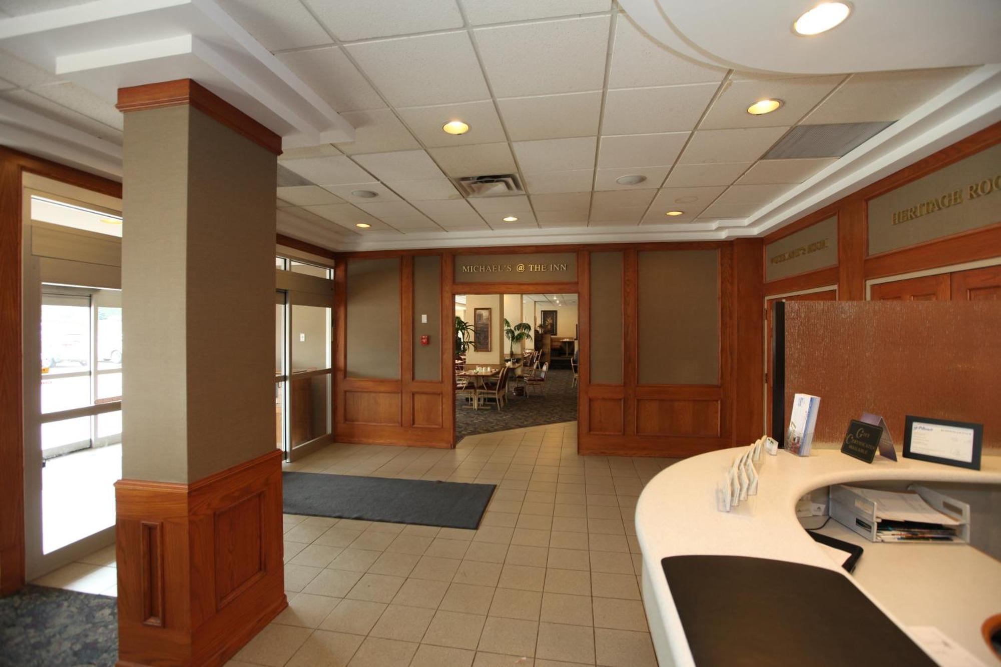 St. Albert Inn & Suites Saint Albert Bagian luar foto