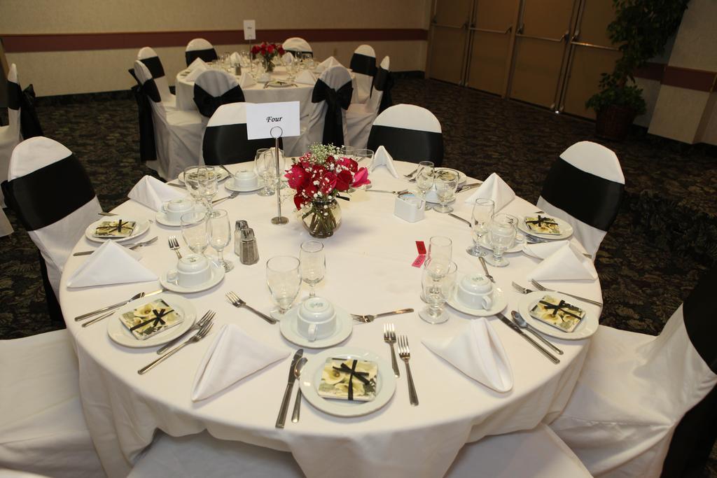 St. Albert Inn & Suites Saint Albert Bagian luar foto