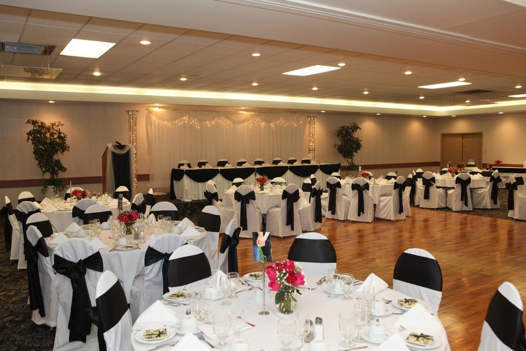 St. Albert Inn & Suites Saint Albert Bagian luar foto