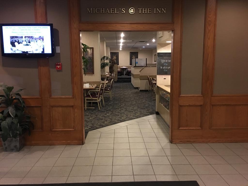 St. Albert Inn & Suites Saint Albert Bagian luar foto