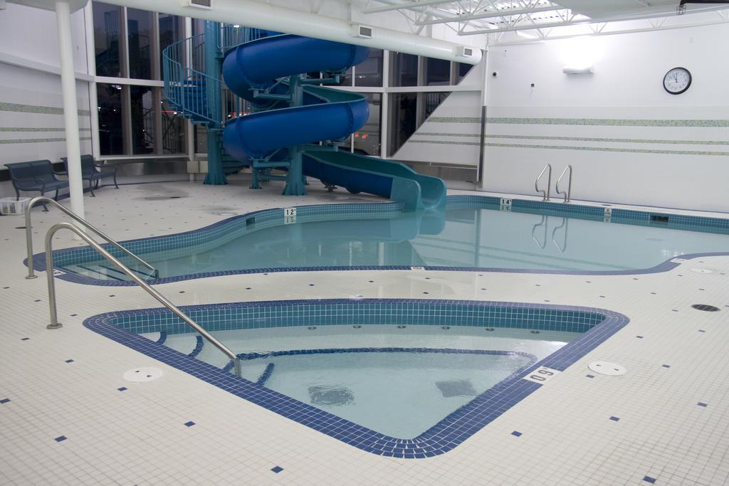 St. Albert Inn & Suites Saint Albert Bagian luar foto