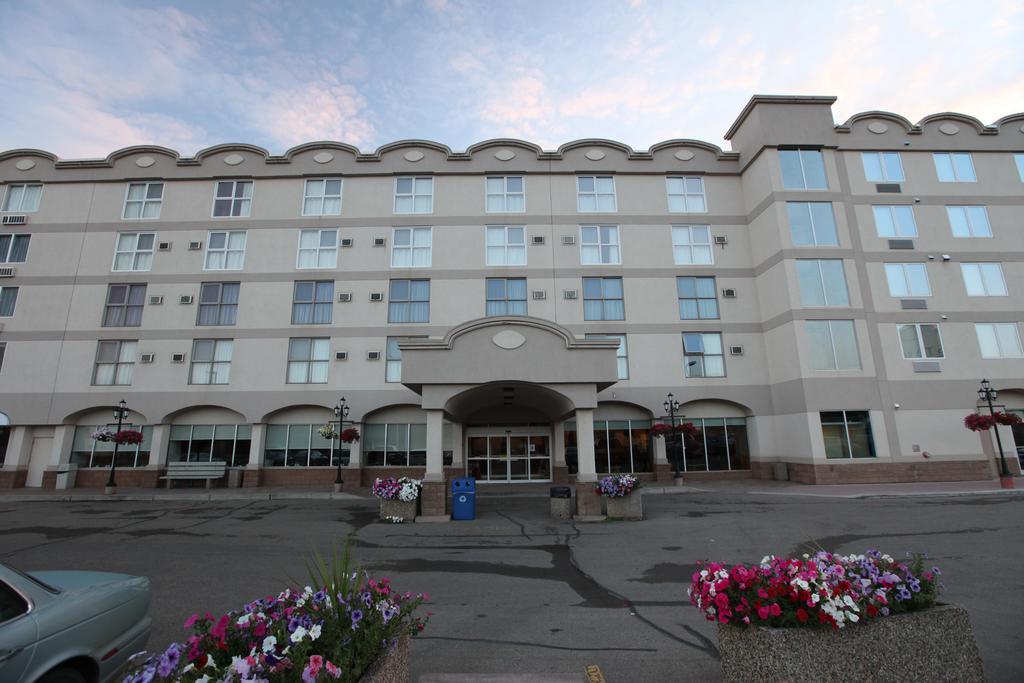 St. Albert Inn & Suites Saint Albert Bagian luar foto