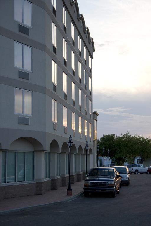 St. Albert Inn & Suites Saint Albert Bagian luar foto