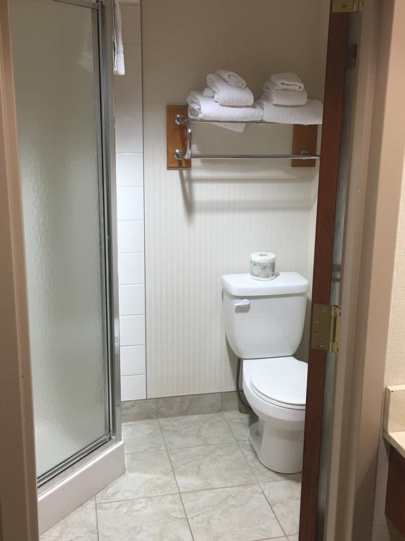 St. Albert Inn & Suites Saint Albert Bagian luar foto