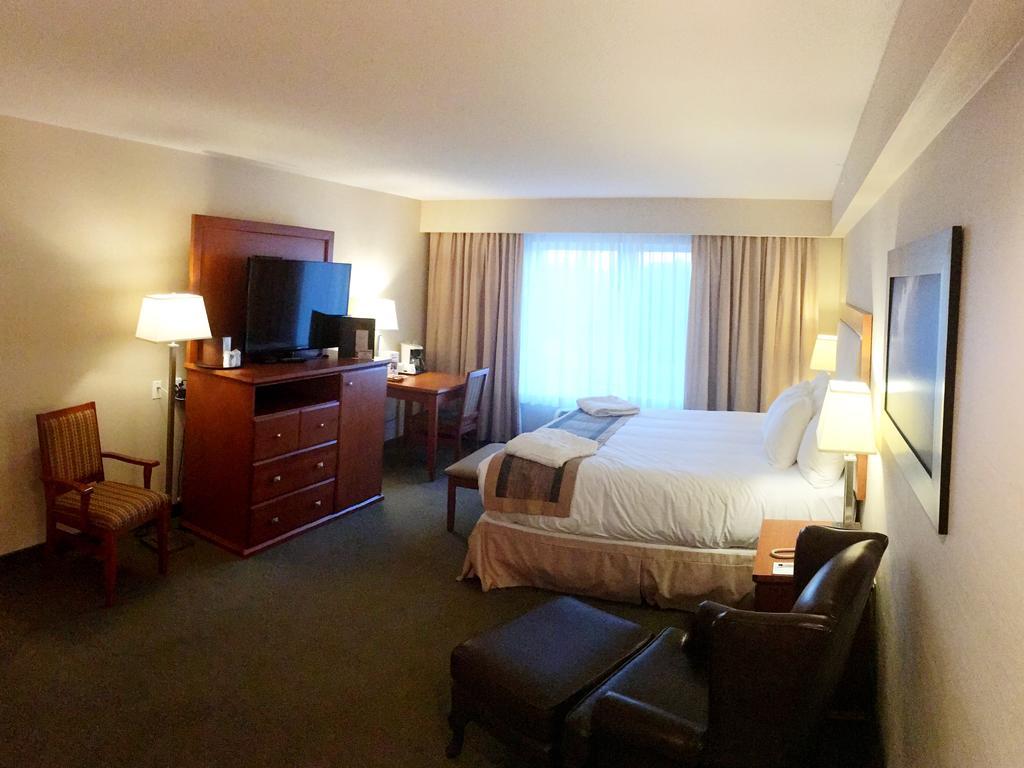 St. Albert Inn & Suites Saint Albert Bagian luar foto