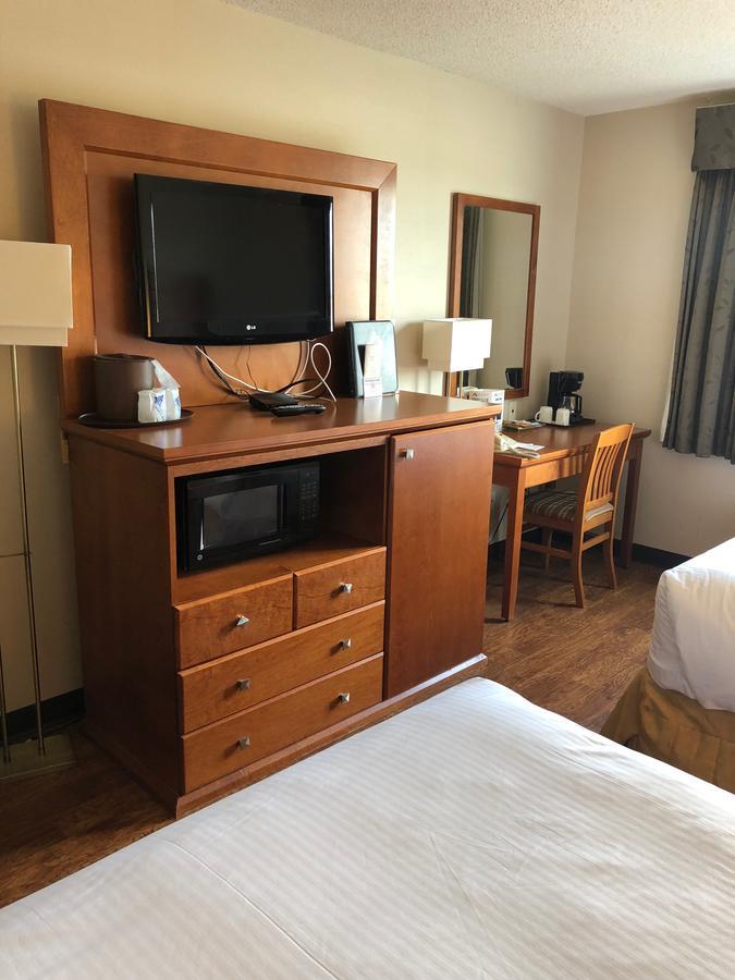 St. Albert Inn & Suites Saint Albert Bagian luar foto